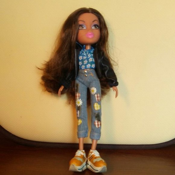 Bratz Yasmin doll - Picture 1 of 3